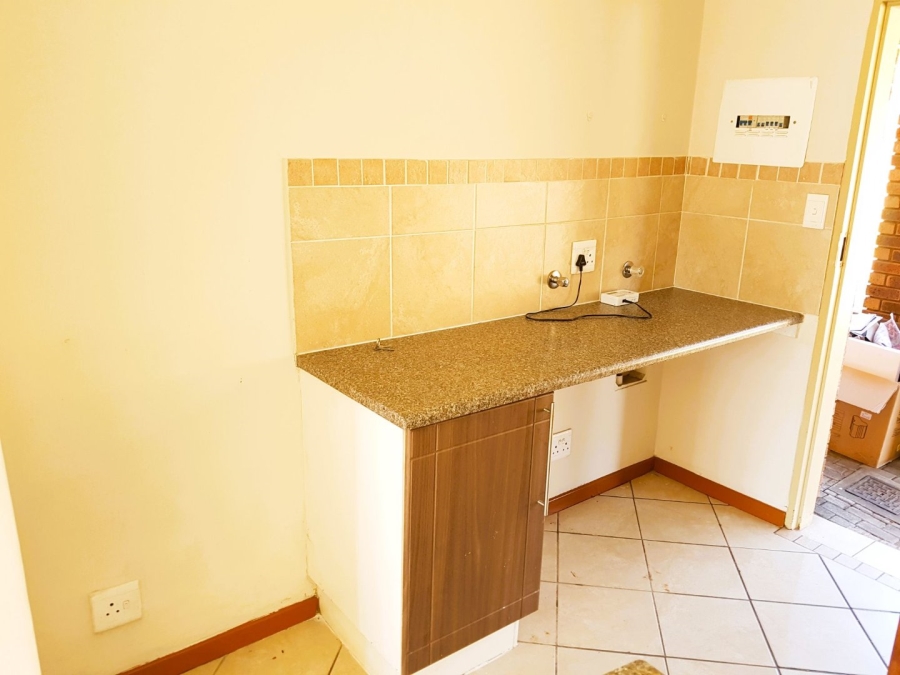 To Let 2 Bedroom Property for Rent in Mooikloof Ridge Gauteng