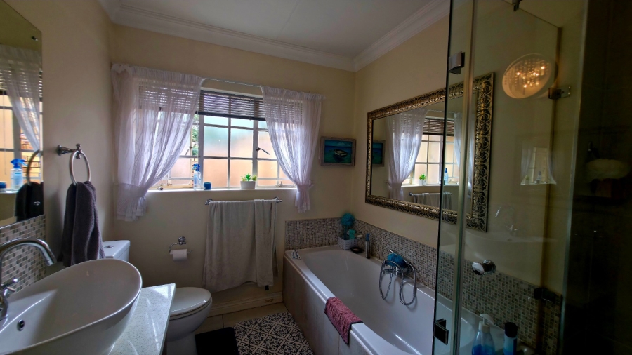 To Let 3 Bedroom Property for Rent in Eldoraigne Gauteng