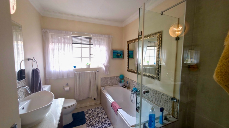 To Let 3 Bedroom Property for Rent in Eldoraigne Gauteng