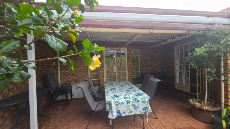 To Let 3 Bedroom Property for Rent in Eldoraigne Gauteng