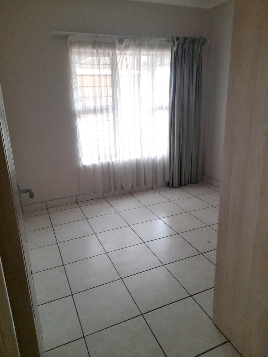 2 Bedroom Property for Sale in Eldoraigne Gauteng