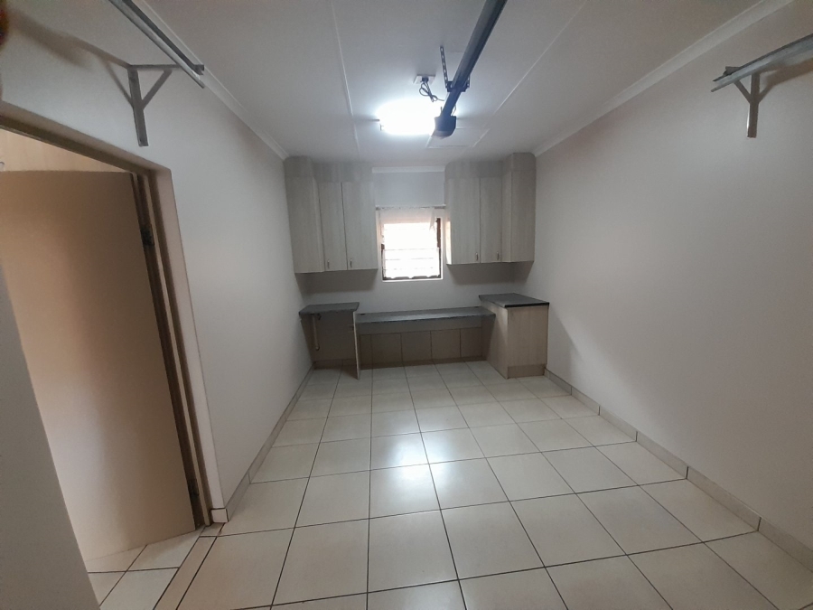 2 Bedroom Property for Sale in Eldoraigne Gauteng