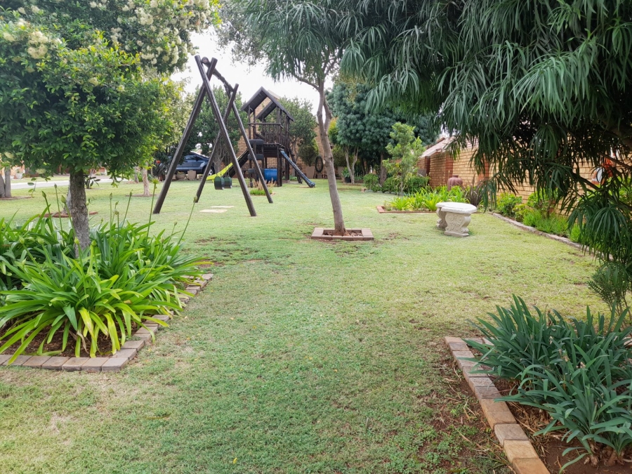 2 Bedroom Property for Sale in Eldoraigne Gauteng