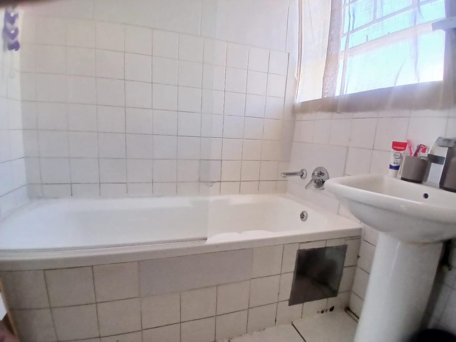 3 Bedroom Property for Sale in Mondeor Gauteng