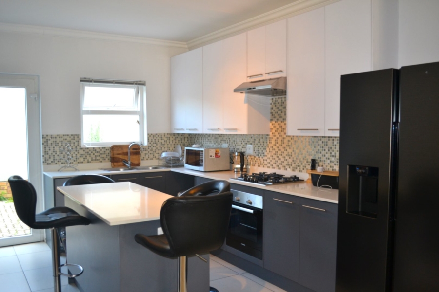 To Let 3 Bedroom Property for Rent in Bryanston Gauteng