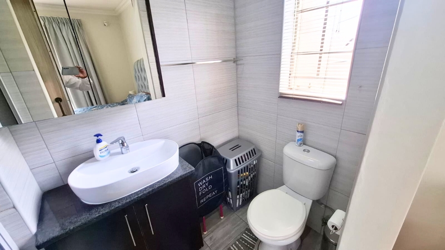 2 Bedroom Property for Sale in Noordwyk Gauteng