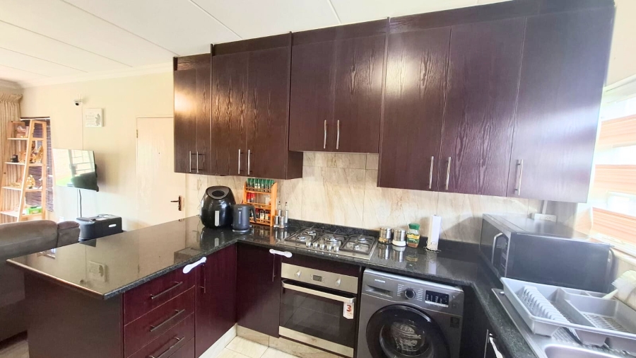 2 Bedroom Property for Sale in Noordwyk Gauteng