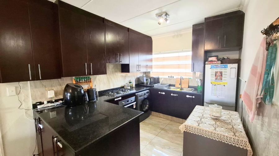 2 Bedroom Property for Sale in Noordwyk Gauteng