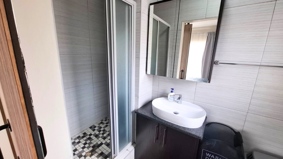 2 Bedroom Property for Sale in Noordwyk Gauteng