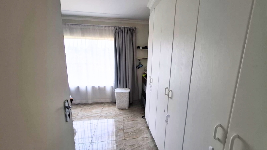 2 Bedroom Property for Sale in Noordwyk Gauteng