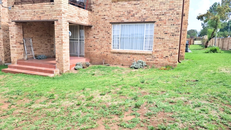 2 Bedroom Property for Sale in Noordwyk Gauteng