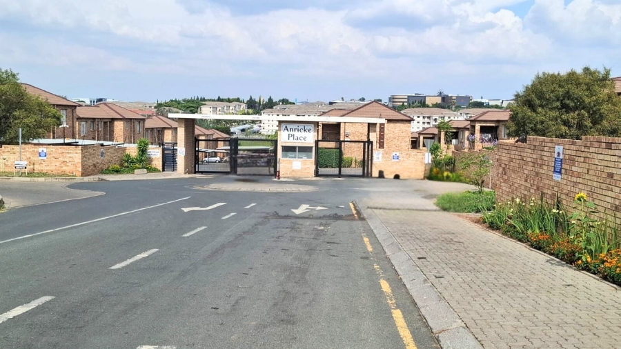 2 Bedroom Property for Sale in Noordwyk Gauteng