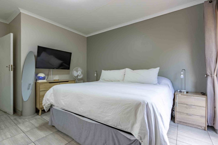 2 Bedroom Property for Sale in Buurendal Gauteng
