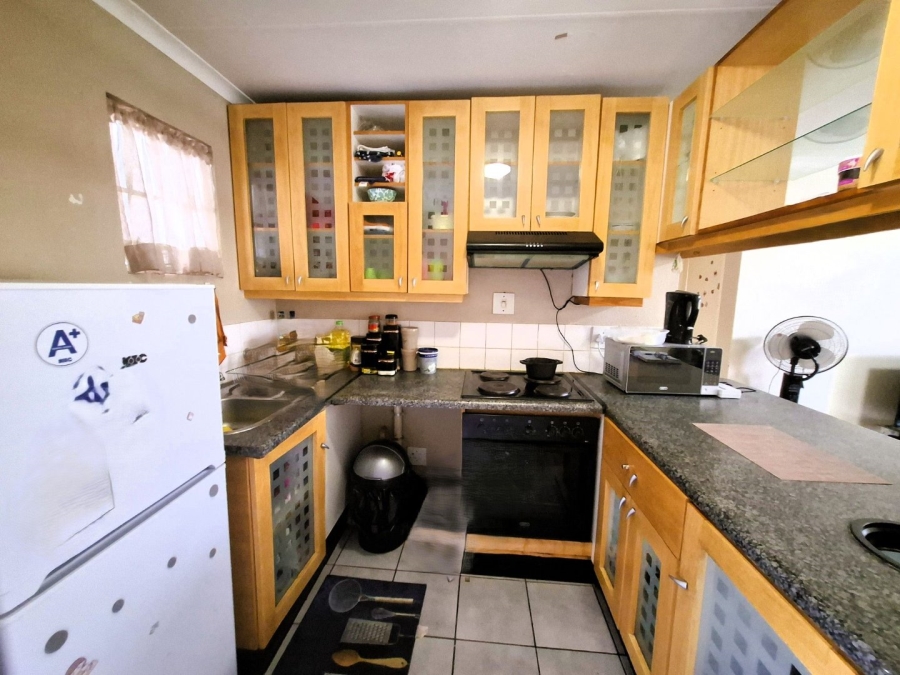 To Let 2 Bedroom Property for Rent in Groenkloof Gauteng