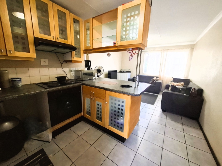 To Let 2 Bedroom Property for Rent in Groenkloof Gauteng