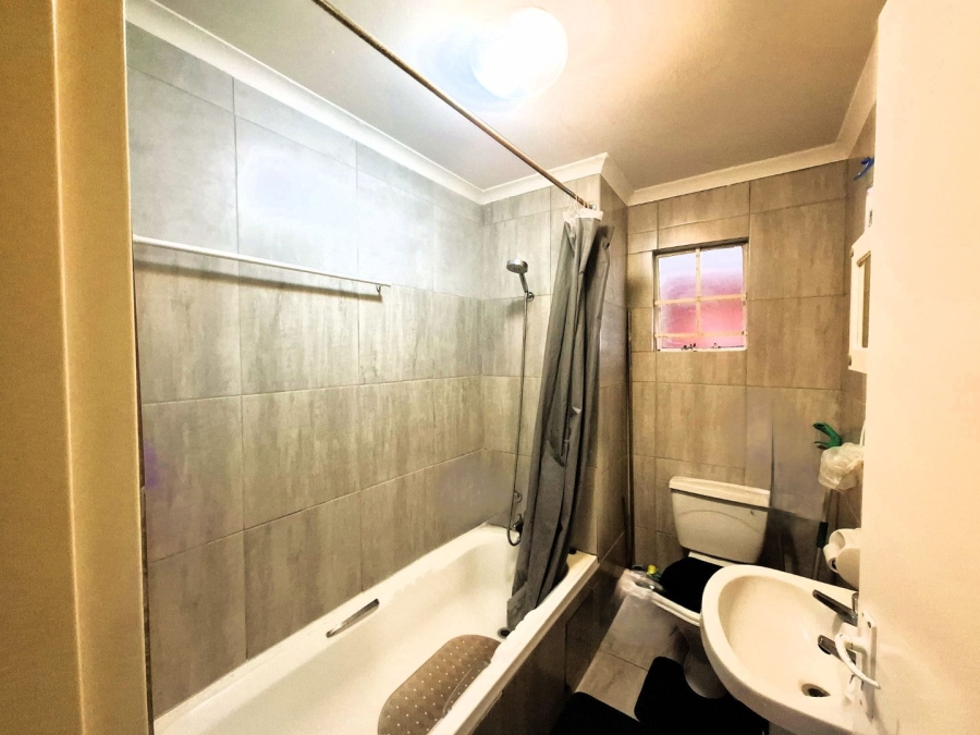 To Let 2 Bedroom Property for Rent in Groenkloof Gauteng