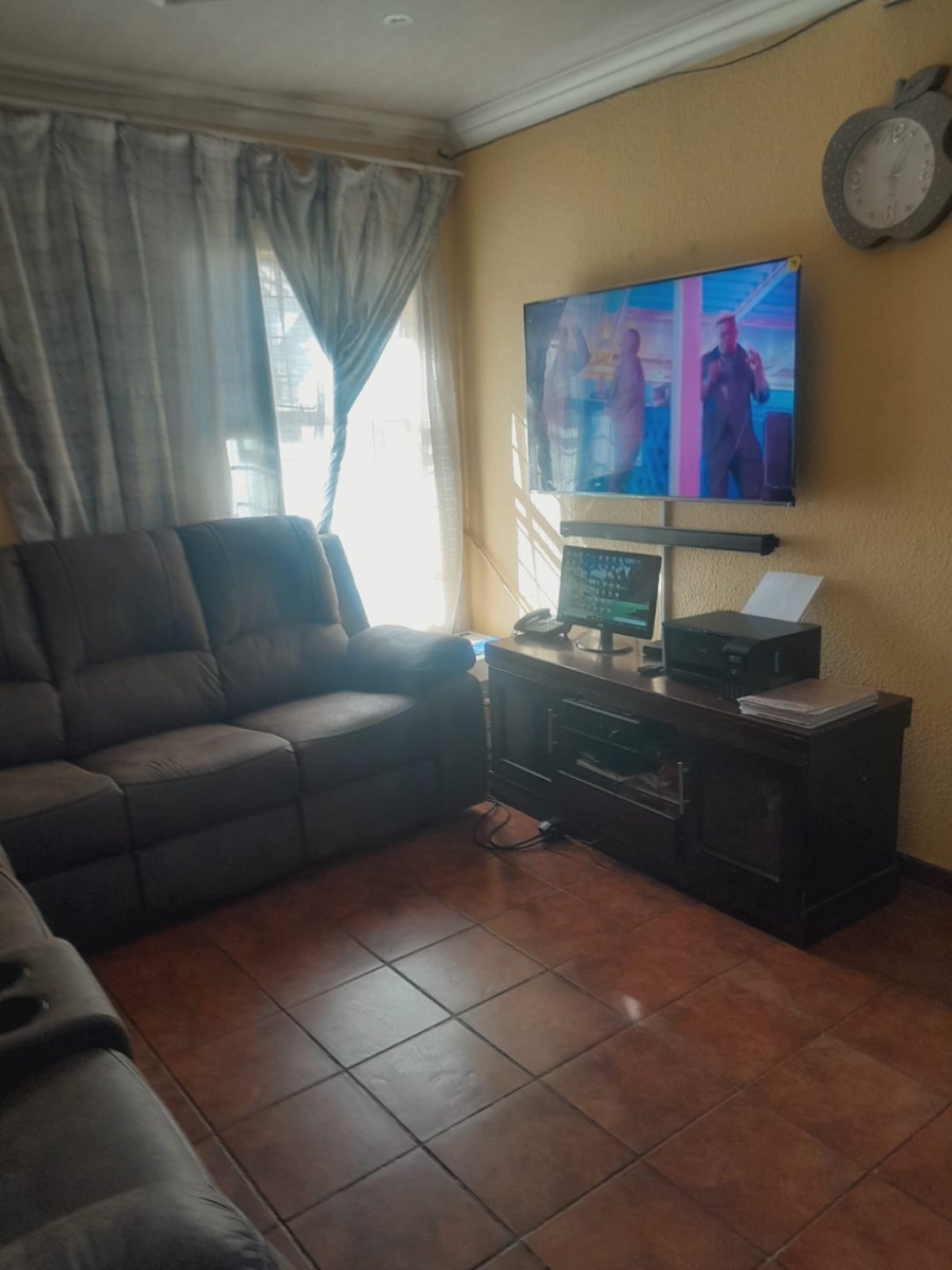 2 Bedroom Property for Sale in Randfontein Central Gauteng