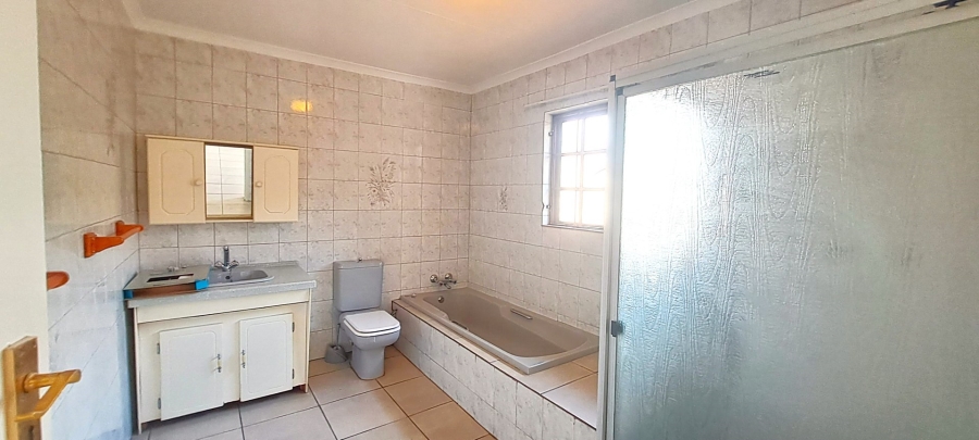 To Let 2 Bedroom Property for Rent in Buccleuch Gauteng