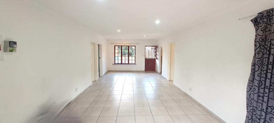 To Let 2 Bedroom Property for Rent in Buccleuch Gauteng