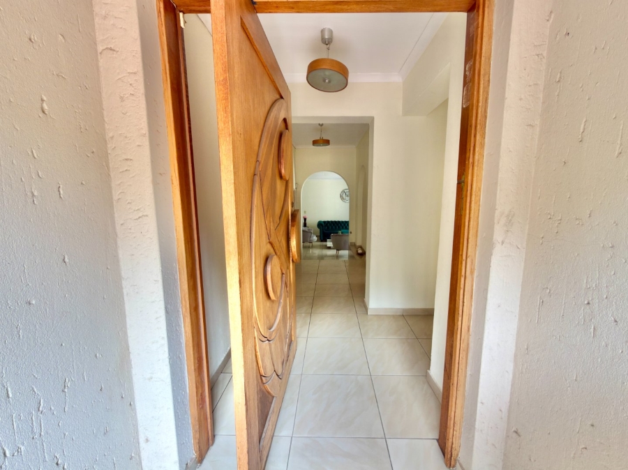 To Let 5 Bedroom Property for Rent in Ridgeway Gauteng