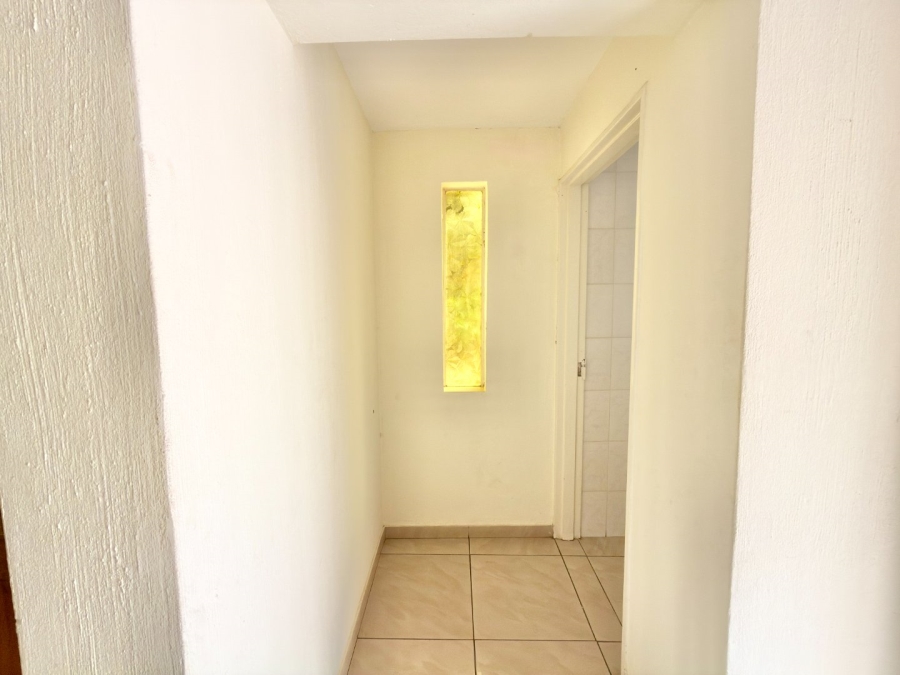 To Let 5 Bedroom Property for Rent in Ridgeway Gauteng