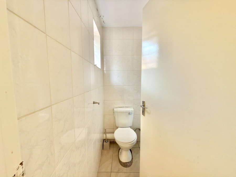 To Let 5 Bedroom Property for Rent in Ridgeway Gauteng