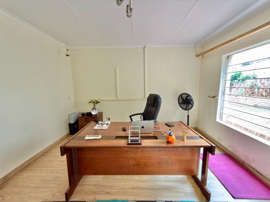 To Let 5 Bedroom Property for Rent in Ridgeway Gauteng