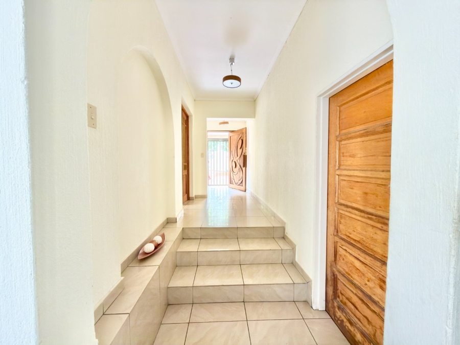 To Let 5 Bedroom Property for Rent in Ridgeway Gauteng