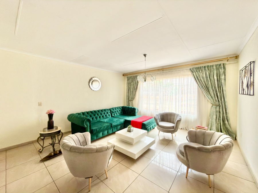 To Let 5 Bedroom Property for Rent in Ridgeway Gauteng