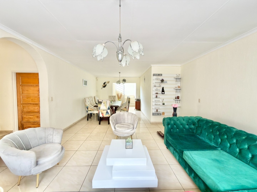 To Let 5 Bedroom Property for Rent in Ridgeway Gauteng