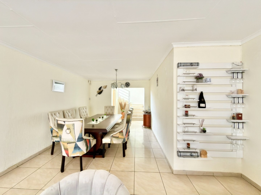 To Let 5 Bedroom Property for Rent in Ridgeway Gauteng