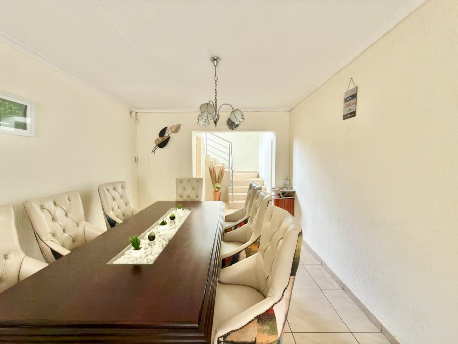 To Let 5 Bedroom Property for Rent in Ridgeway Gauteng