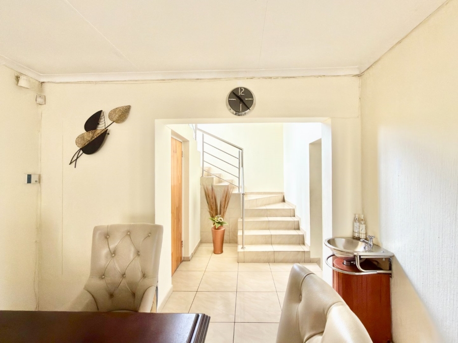 To Let 5 Bedroom Property for Rent in Ridgeway Gauteng