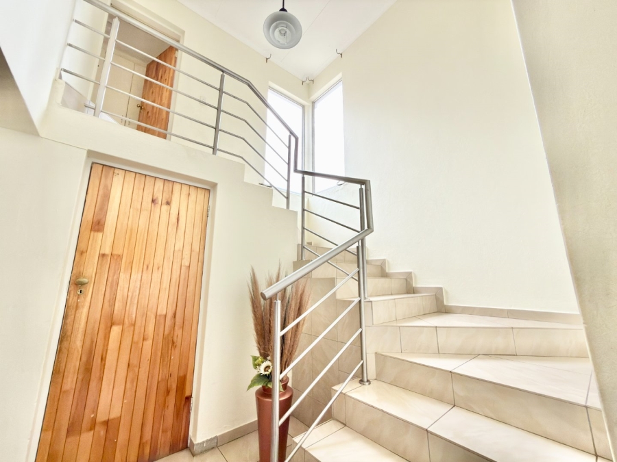 To Let 5 Bedroom Property for Rent in Ridgeway Gauteng