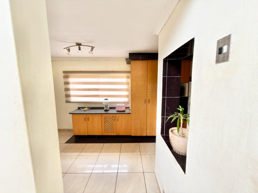 To Let 5 Bedroom Property for Rent in Ridgeway Gauteng