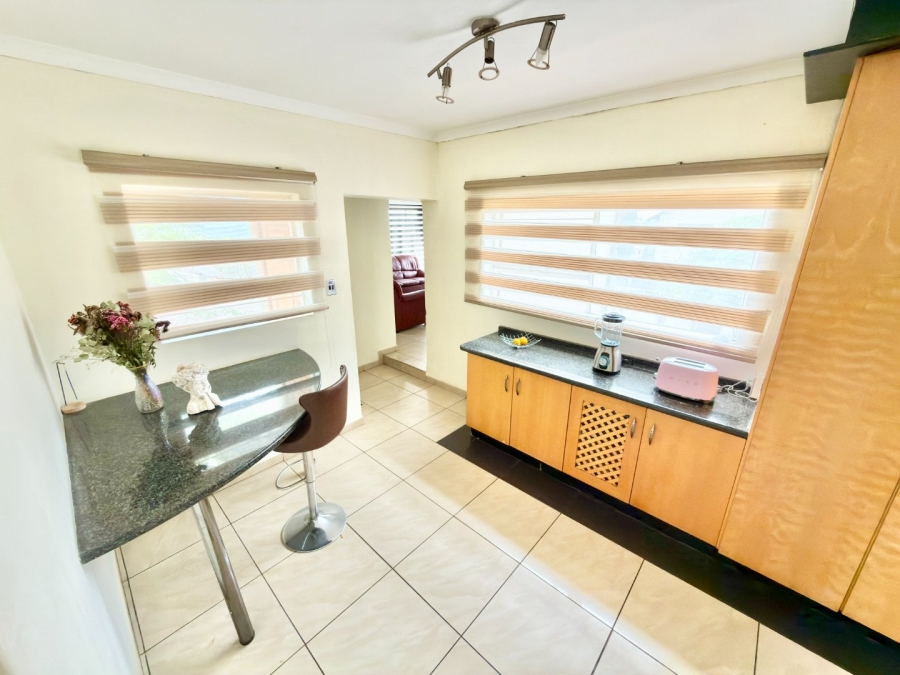 To Let 5 Bedroom Property for Rent in Ridgeway Gauteng