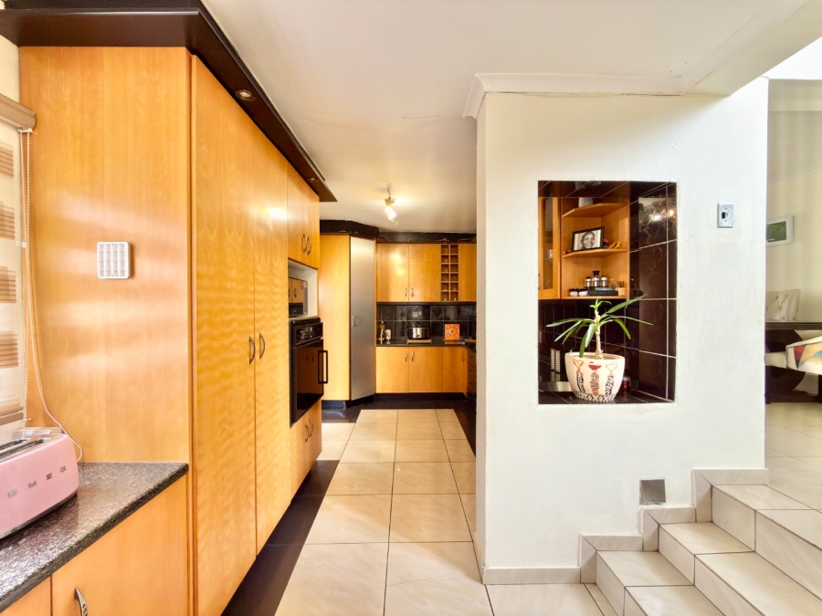 To Let 5 Bedroom Property for Rent in Ridgeway Gauteng