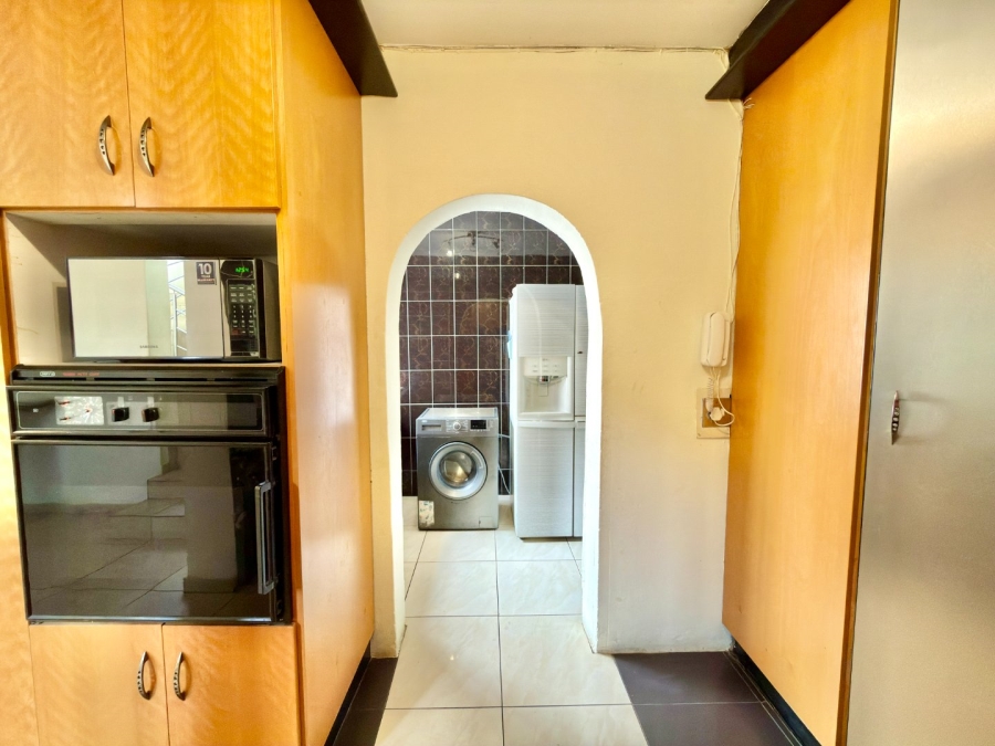 To Let 5 Bedroom Property for Rent in Ridgeway Gauteng