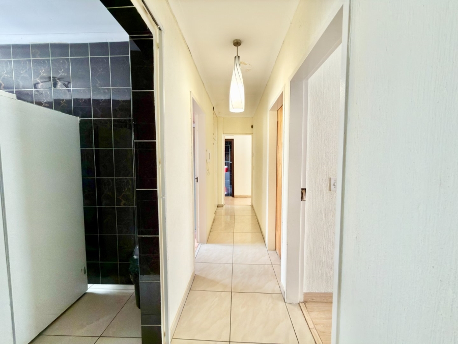 To Let 5 Bedroom Property for Rent in Ridgeway Gauteng