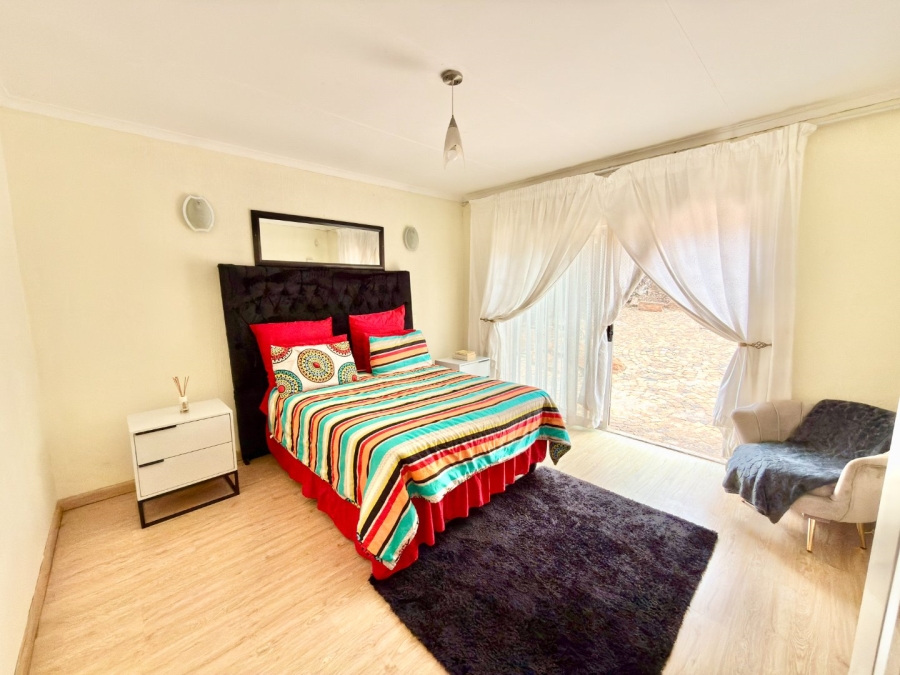To Let 5 Bedroom Property for Rent in Ridgeway Gauteng