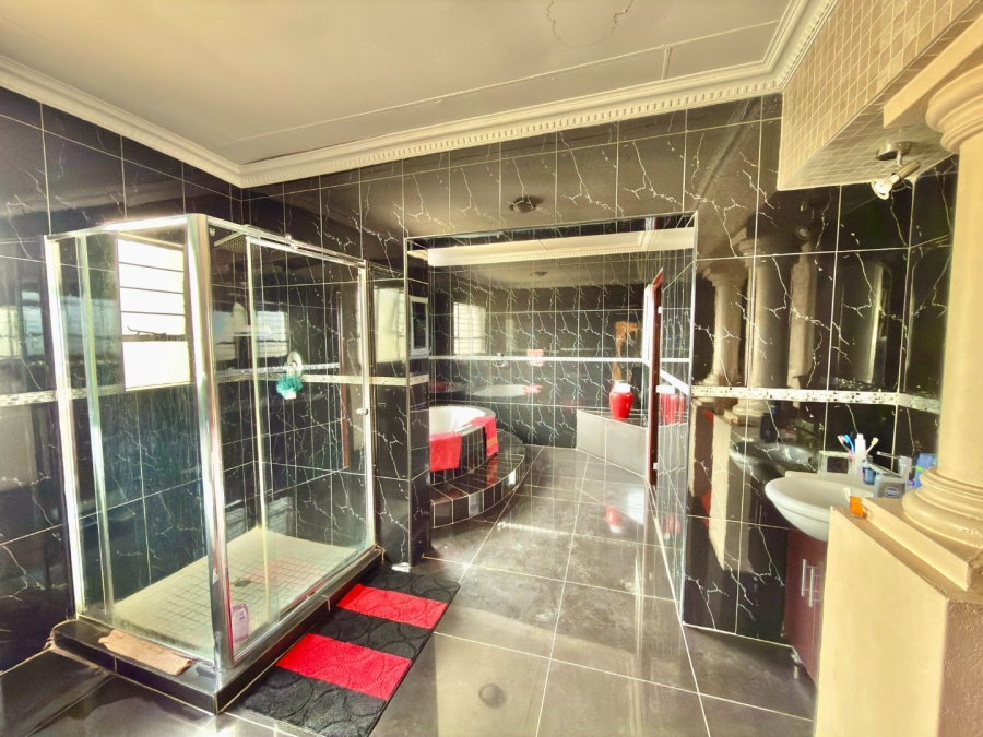 To Let 5 Bedroom Property for Rent in Ridgeway Gauteng