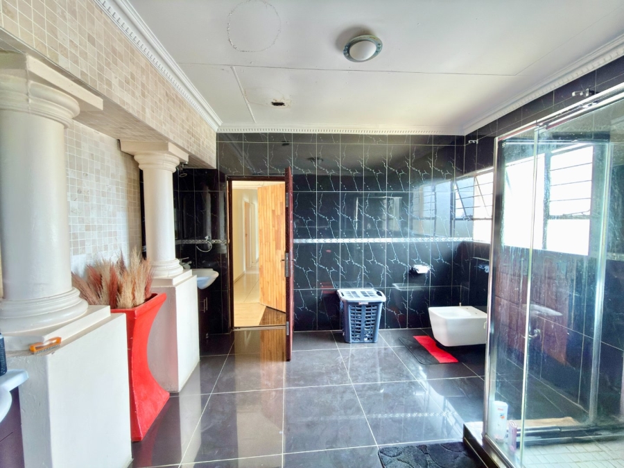 To Let 5 Bedroom Property for Rent in Ridgeway Gauteng