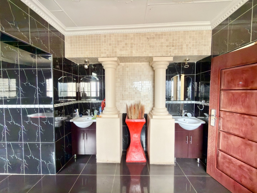 To Let 5 Bedroom Property for Rent in Ridgeway Gauteng