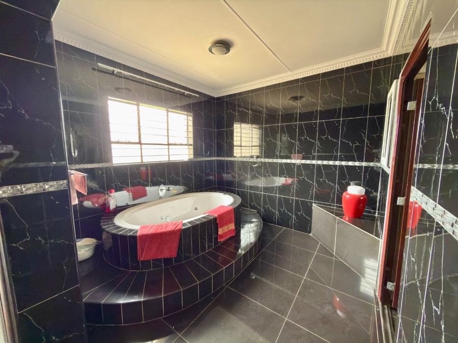 To Let 5 Bedroom Property for Rent in Ridgeway Gauteng