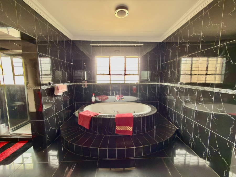 To Let 5 Bedroom Property for Rent in Ridgeway Gauteng