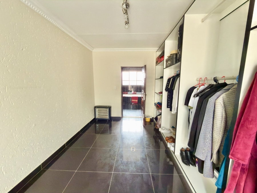 To Let 5 Bedroom Property for Rent in Ridgeway Gauteng