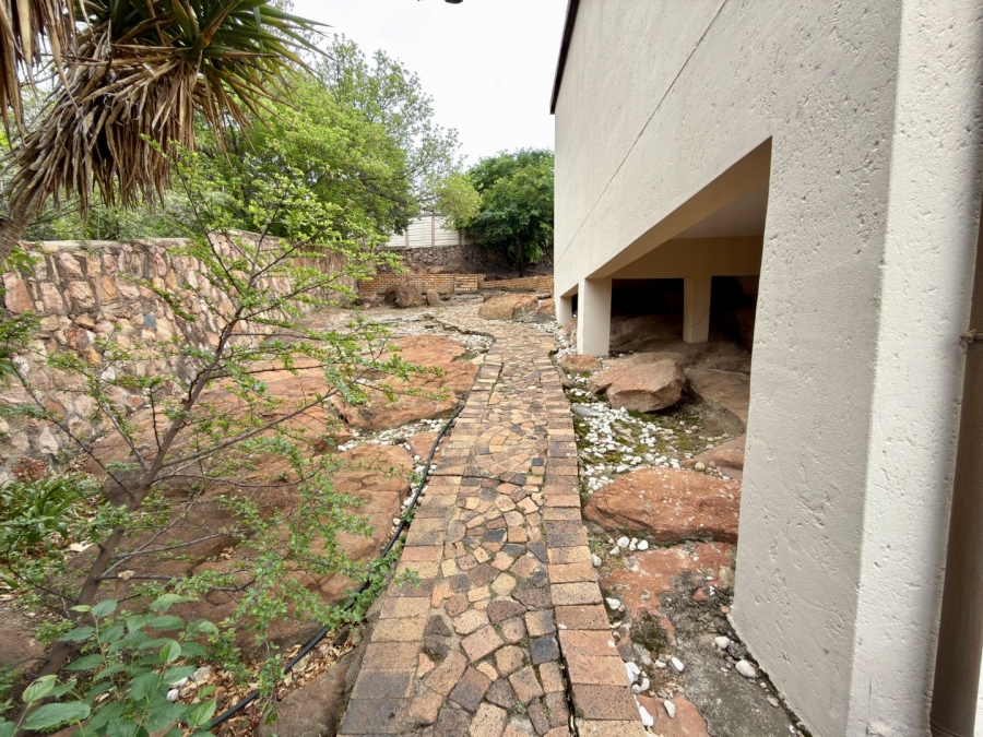 To Let 5 Bedroom Property for Rent in Ridgeway Gauteng