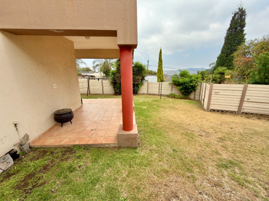 To Let 5 Bedroom Property for Rent in Ridgeway Gauteng