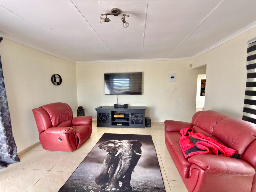To Let 5 Bedroom Property for Rent in Ridgeway Gauteng