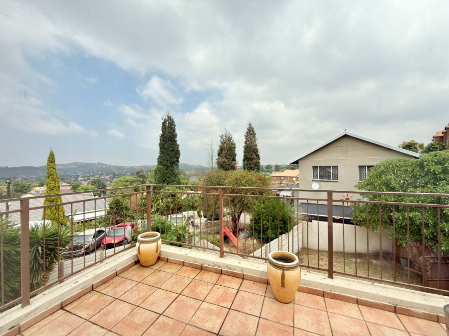 To Let 5 Bedroom Property for Rent in Ridgeway Gauteng